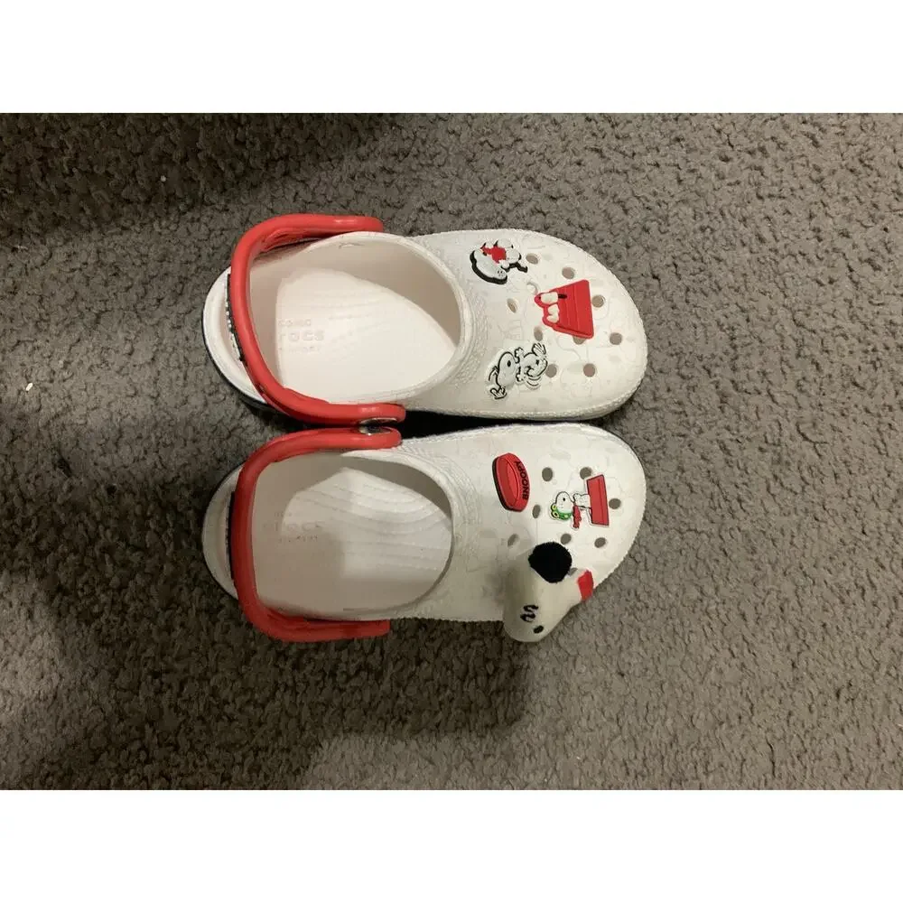 Size 9c- Crocs Special Edition 'Peanuts Snoopy' Classic Clog - Unisex